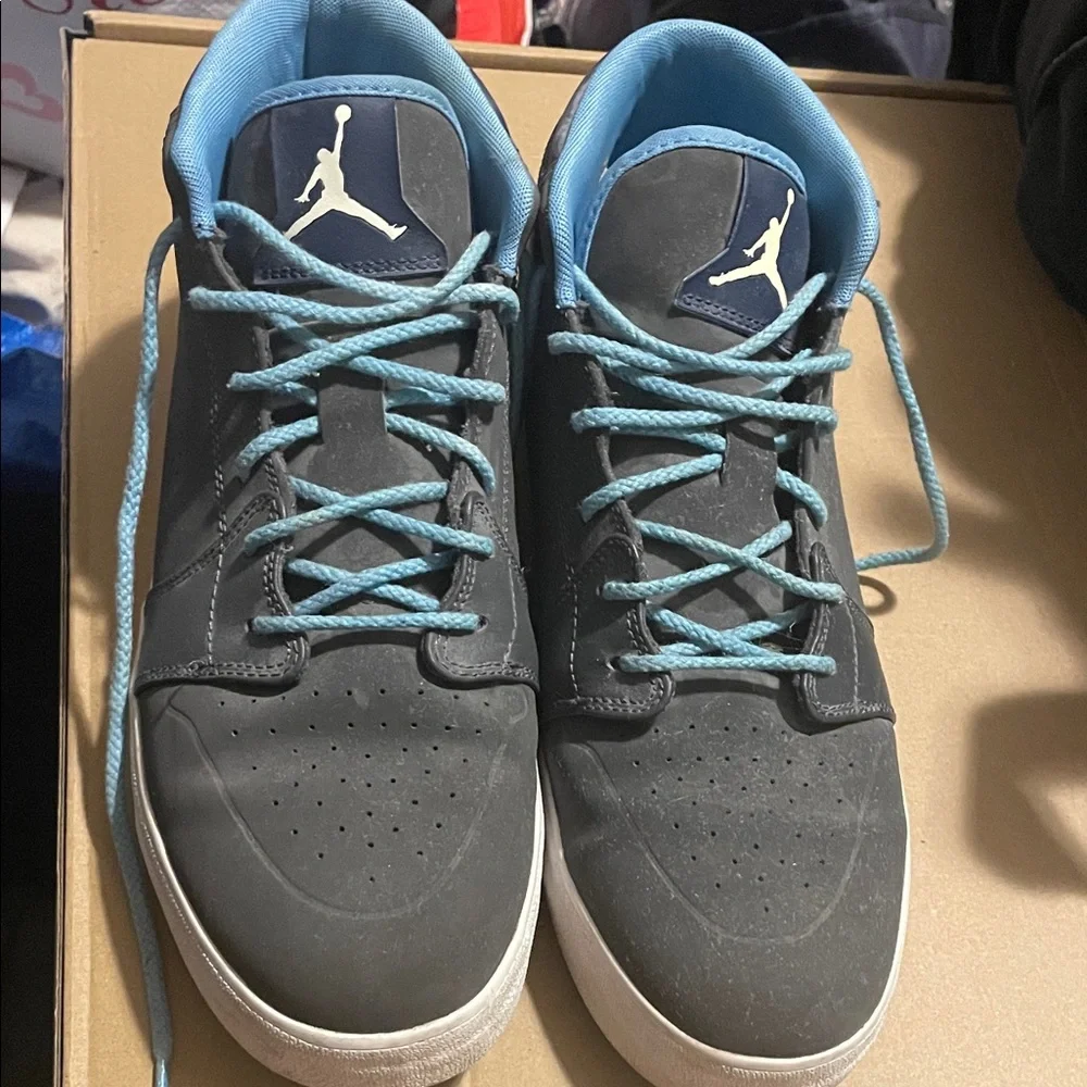 Jordan Men's Black and Light Blue Athletic Shoes 10.5